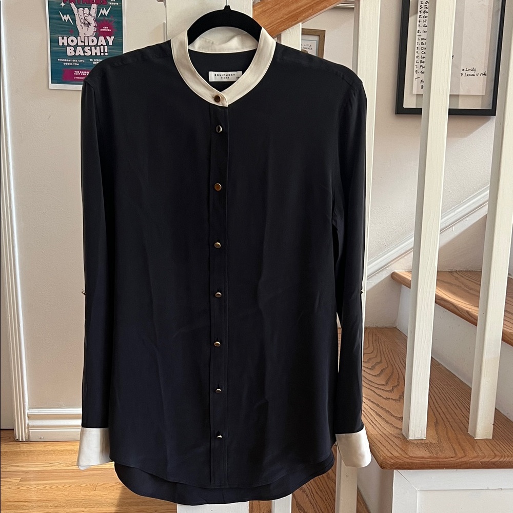 Equipment Femme 100% Silk Blouse Size Small Black With White Gold Buttons